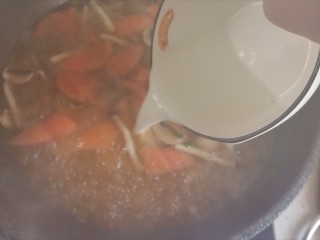 9、西红柿豆腐汤,水开倒入淀粉水勾芡