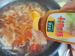 12、西红柿豆腐汤,加入太太乐鲜鸡汁，汤汁更鲜美！