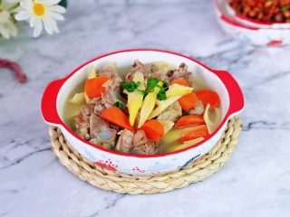 17、冬笋排骨汤,味道一级棒，宝贝一口气喝了三碗。