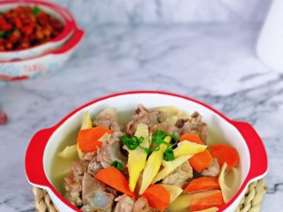 18、冬笋排骨汤,喜欢的做起来，简单易学，好喝又营养。