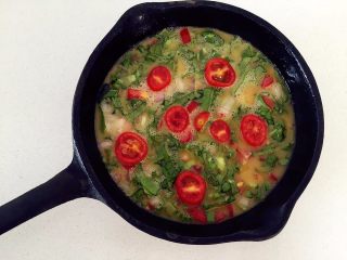 5、营养多彩烘蛋-偷懒也能做出好味道,在最上面可以加点圣女果片做点缀