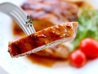 10、美味多汁的煎鸡胸,外脆里嫩美味多汁。