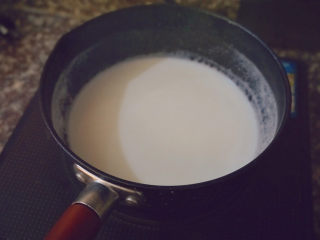 13、姜撞奶,锅边冒泡泡即可关火