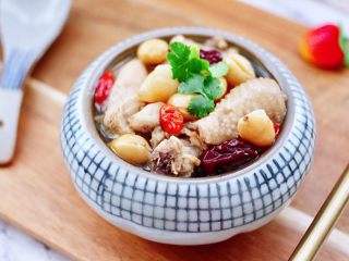 16、白果炖鸡,鲜甜味十足的白果鸡汤出锅咯。