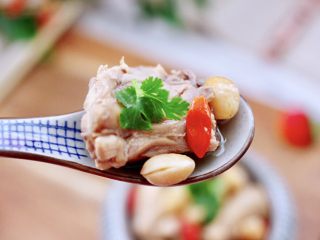 17、白果炖鸡,喝上一口超级满足。