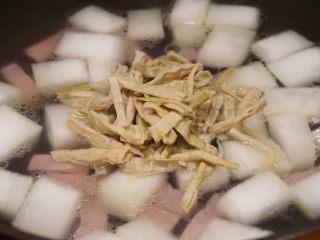 14、时令开胃汤,加入笋干