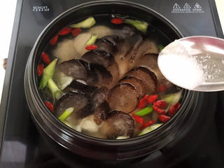 13、三鲜汤,加入精盐