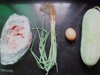 1、肉丸冬瓜汤—夏日清爽靓汤,准备食材