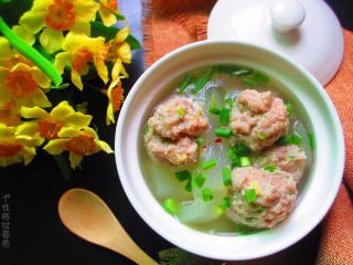 17、肉丸冬瓜汤—夏日清爽靓汤,冬瓜透明绵软，汤汁鲜甜