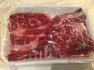 1、老王酸菜牛肉面,好的牛肉片很重要，不要肥牛✖️