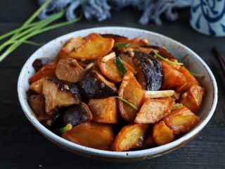 13、土豆烧香菇,香喷喷的土豆烧香菇就好了!