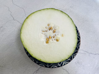 1、冬瓜鸡蛋汤,冬瓜