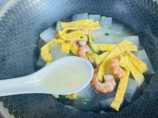 18、冬瓜鸡蛋汤,加入一勺香油即可食用