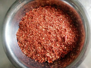 9、油泼扯面,装在一个碗里备用