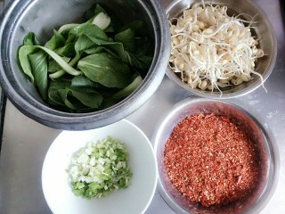 10、油泼扯面,准备所需的食材