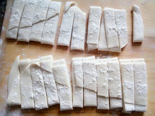 15、油泼扯面,切你自己喜欢的宽度