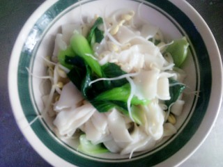 22、油泼扯面,面好了盛在一个碗里