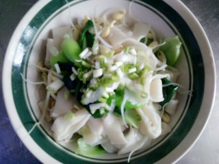 23、油泼扯面,放入葱花