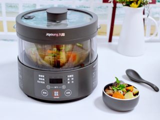 13、筒骨土豆胡萝卜汤,营养丰富又鲜香浓郁。