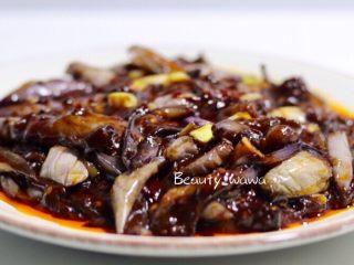 16、娃娃家常菜—简单易做的鱼香茄子,汤汁粘稠后即可关火装盘。