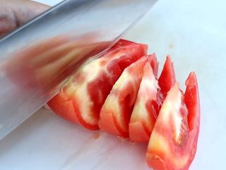 9、西红柿香菇汤,切块