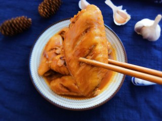 17、蒜香红烧鸡翅,带着蒜香，特别好吃