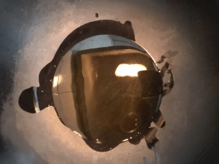 3、鲫鱼粉皮汤,热锅起油