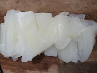 10、鲫鱼粉皮汤,粉皮，洗干净，切段，备用