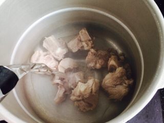 13、营养滋补+白萝卜筒骨汤,加入足够的饮用水（喜欢喝汤的朋友们可以多加点水）