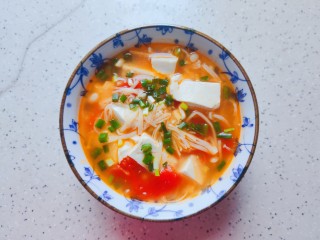 17、金针菇豆腐汤,装碗