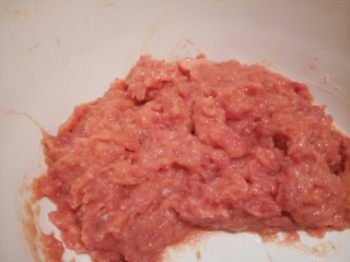 9、一碗汤+简单不失美味的冬瓜丸子汤,这是搅拌好的肉末