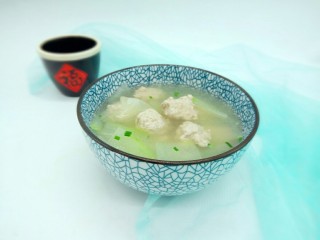 14、一碗汤+简单不失美味的冬瓜丸子汤,简单不失美味的丸子冬瓜汤加做好了。