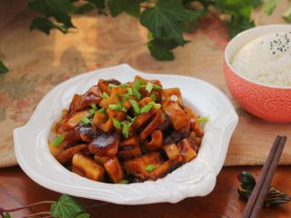 12、糖醋莲藕,混合在糖醋莲藕中，装盘开吃。