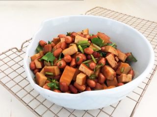 24、开胃小菜  老醋花生,老醋花生，酸香醇厚，开胃健脾，香酥可口，非常完美的一道小菜~