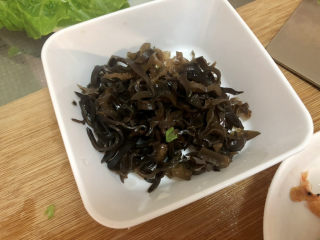 9、西红柿面疙瘩,木耳切丝