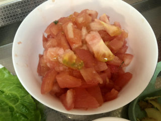 11、西红柿面疙瘩,番茄剥皮，切小块