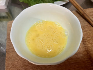 12、西红柿面疙瘩,鸡蛋打散成蛋液