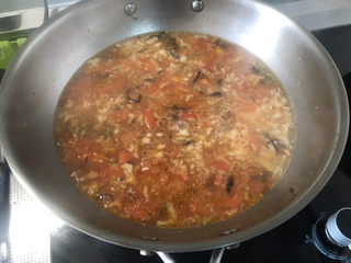 28、西红柿面疙瘩,搅拌，中火煮到面疙瘩都浮起