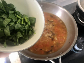 29、西红柿面疙瘩,下菠菜，煮半分钟