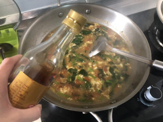 32、西红柿面疙瘩,关火，滴几滴麻油