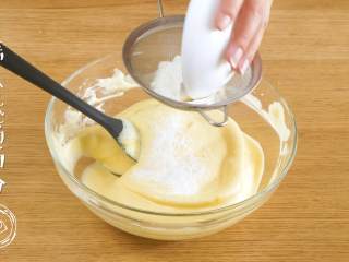 9、12m+宝宝蒸蛋糕（宝宝辅食）,筛入低筋面粉~