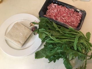 1、荠菜馄饨两吃,馄饨材料