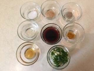 2、荠菜馄饨两吃,馄饨调味料