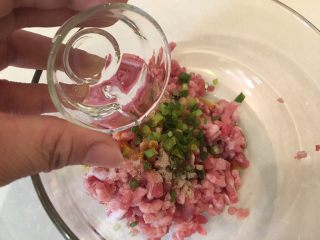 9、荠菜馄饨两吃,再加一些些水