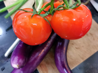 1、糖醋茄子,西红柿