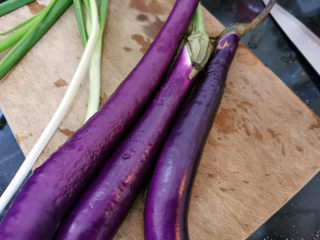 2、糖醋茄子,茄子