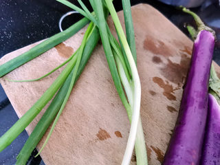 5、糖醋茄子,葱