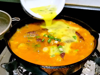 14、糖醋茄子,淋上蛋液