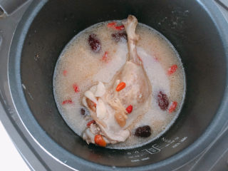 11、老鸭煲,15分钟之后就可以开锅了。