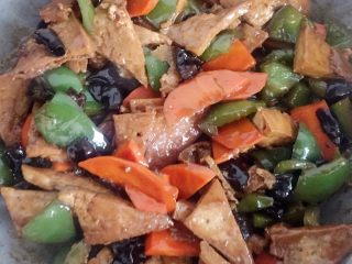 18、家常豆腐,翻炒均匀即可。